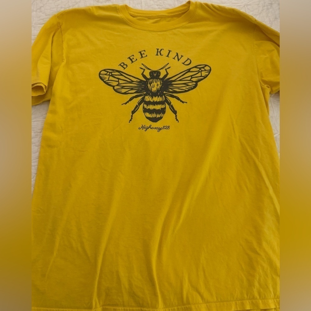 HIGHWAY 828  BEE KIND tee in yellow.  Size XL